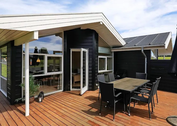 Idyllic Marina Retreat - By Traum Tranekær